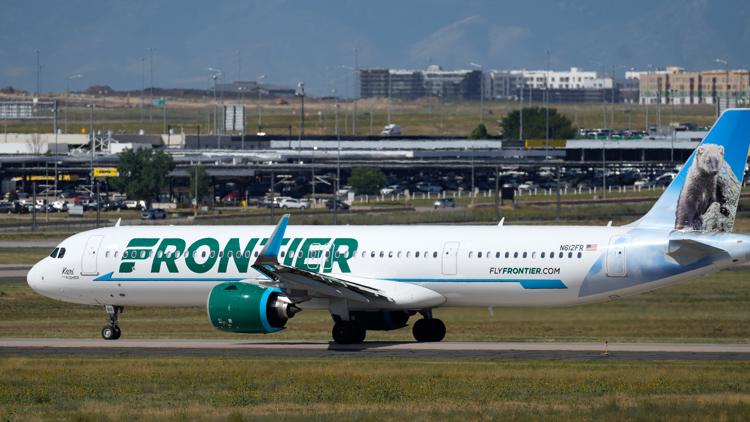 Frontier's 'divorce your old airline' deal promises free bags and seats